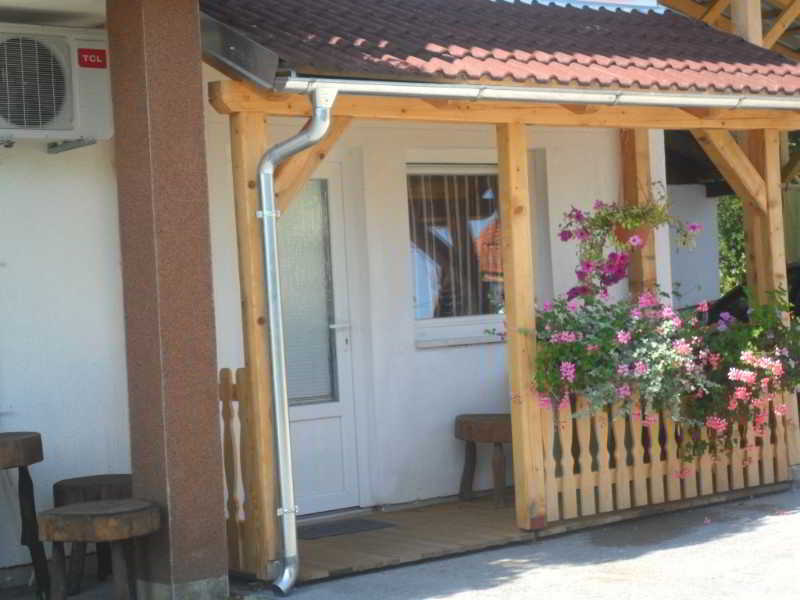 Guesthouse Sara Grabovac  Exterior photo
